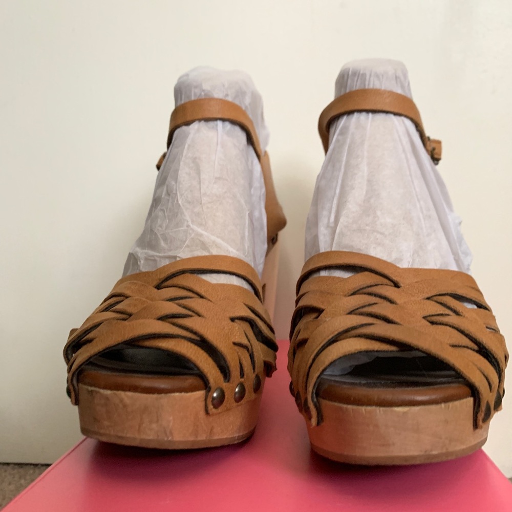 Hinge Tan Cross Woven Clog Sandals